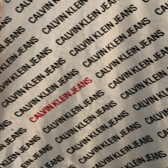 Calvin Klein crop top t-shirt - Picture 3 of 3